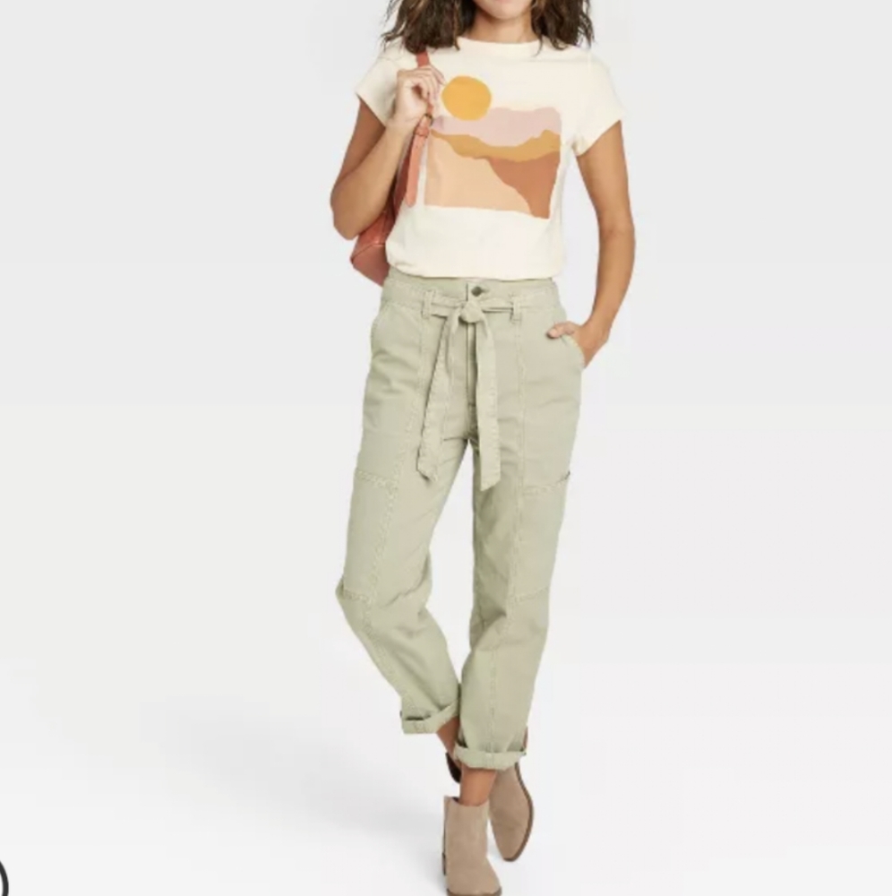 Loose Fit Tapered Crop Pants
